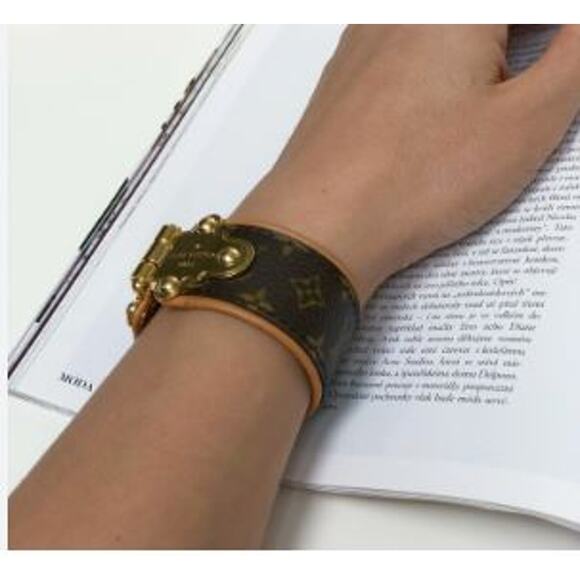 💎✨Authentic LOUIS VUITTON Monogram Canvas Save It Cuff Bracelet  Size 6 1/2" - Picture 5 of 5